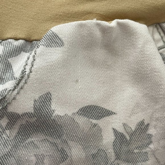 4/$25 Jessica Simpson Women Maternity Jeans Floral Rose Full Panel Denim Pant L - Picture 6 of 9